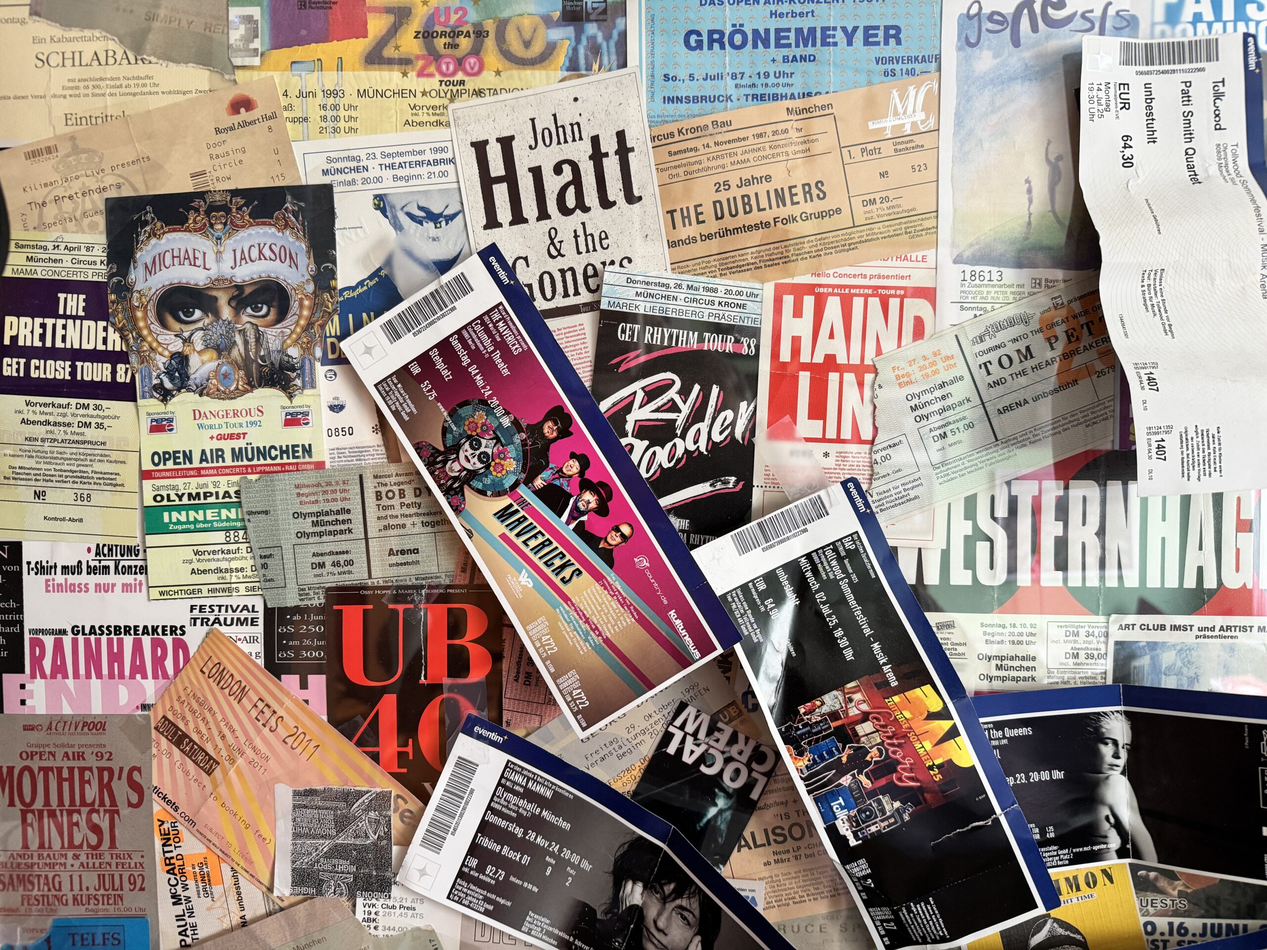 Erinnerungen aus Papier klingen in den Ohren verknallt-kunterbunt.